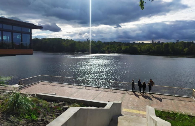 На Русанівській набережній побудували сучасну зрошувальну систему, фото