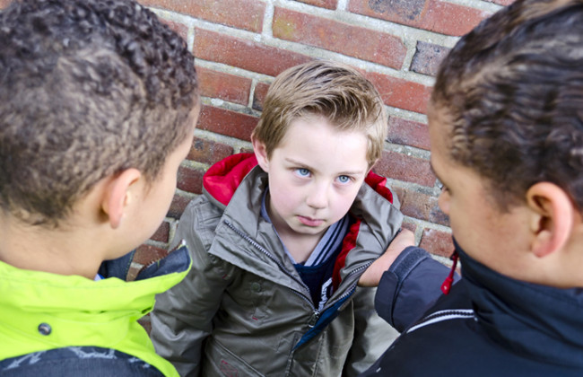 Моральна шкода за факт побиття одного неповнолітнього іншим