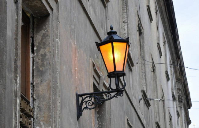 За світло у дворах, ліфтах та під’їздах можна платити менше