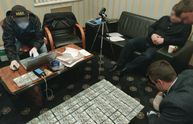 Розслідування справи про хабар 40 000 доларів голові Держрезерву завершено