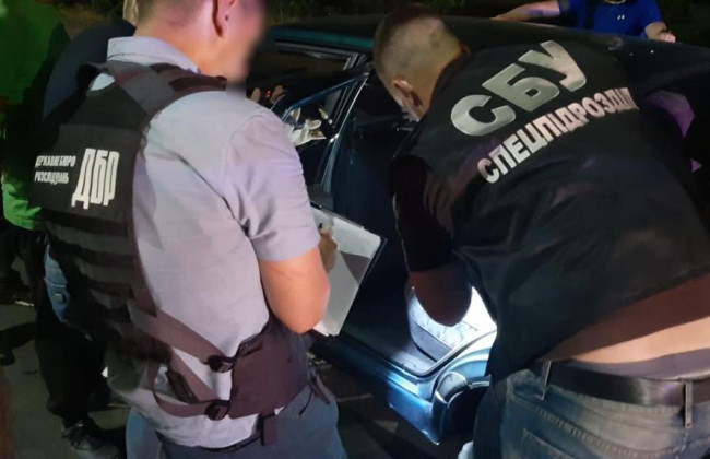 3 тис. дол США хабара за уникнення відповідальності – у Миколаєві затримано поліцейського