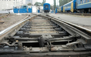 Под Киевом поезд наехал на человека, видео