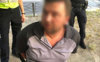 У Києві чоловік із пістолетом намагався пограбувати банк