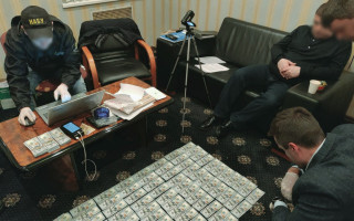 Розслідування справи про хабар 40 000 доларів голові Держрезерву завершено