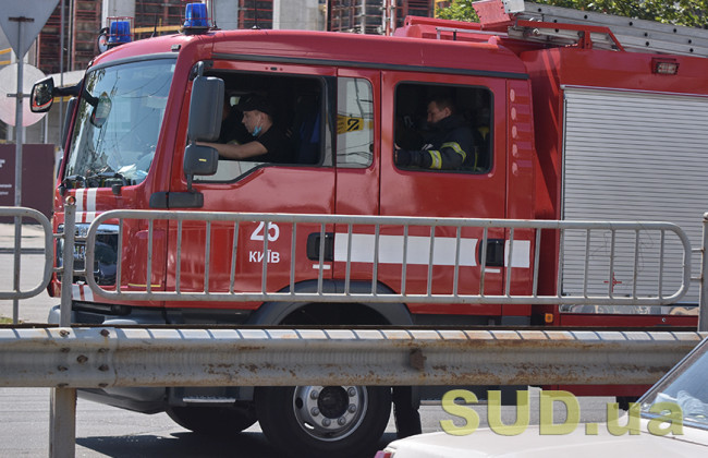 Под Киевом горел кондитерский магазин: видео