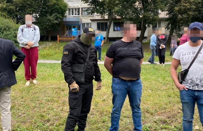 У Тернопільській області на хабарі у 37 тисяч доларів затримали начальника управління ДФС