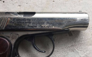 У Києві затримали правоохоронця, який з іменним пістолетом Януковича збував наркотики