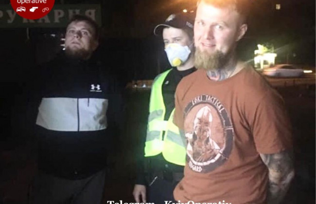 В Киеве хулиганы зверски избили священника возле парка: подробности