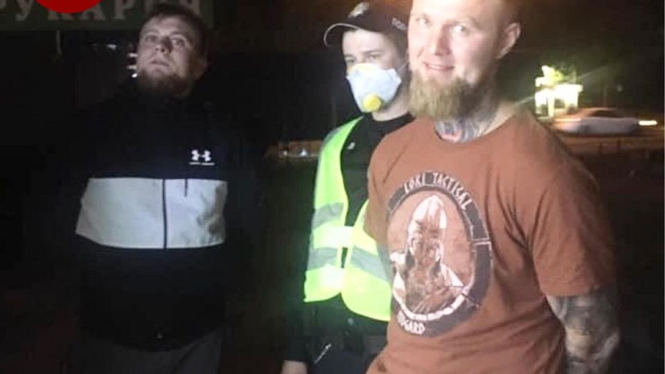 В Киеве хулиганы зверски избили священника возле парка: подробности