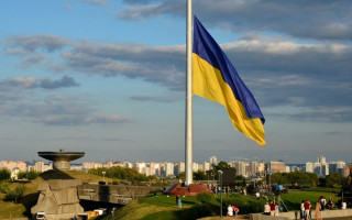 У Києві замінять найбільший прапор