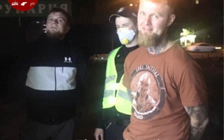 В Киеве хулиганы зверски избили священника возле парка: подробности