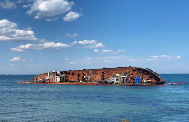 В Одессе начинается финальная стадия поднятия танкера Delfi