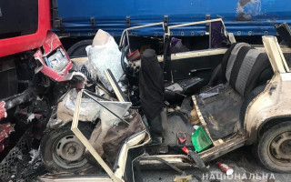 В Ивано-Франковской области легковушка въехала в фуру: четверо погибших, фото, видео