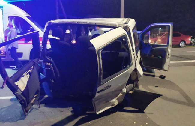 В Волынской области в ДТП погибла пассажирка микроавтобуса, еще 5 человек пострадали, фото