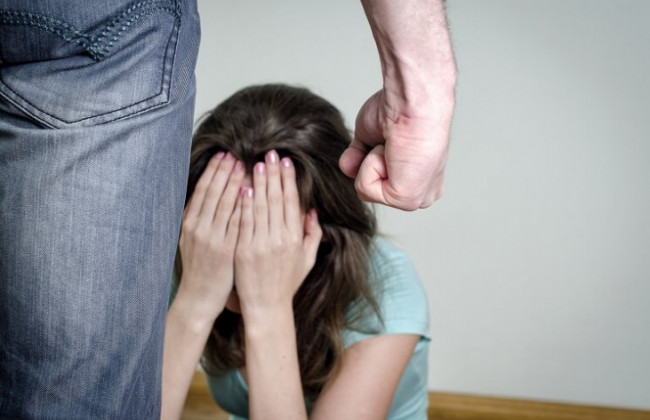 У Києві судитимуть чоловіка, який систематично знущався над рідною сестрою