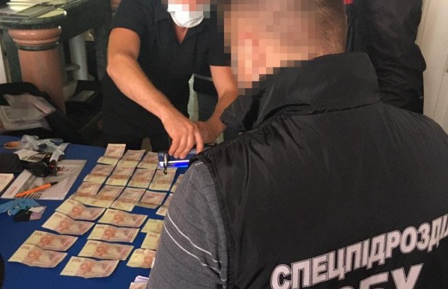 СБУ викрила організоване угруповання на підробці паспортів Євросоюзу