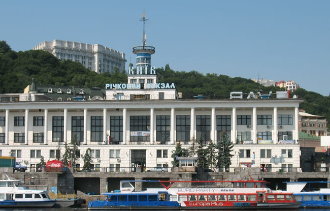 Трагедия на столичном Речном вокзале: обнаружили тело мужчины