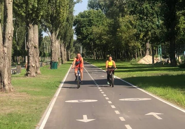 В столичном парке обустроили 600-метровую дорожку для велосипедистов: фото