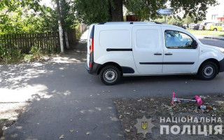 На Київщині водій збив дворічну дитину на самокаті