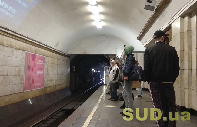 В столичном метро стало больше мусора: можно ли установить урны на станциях