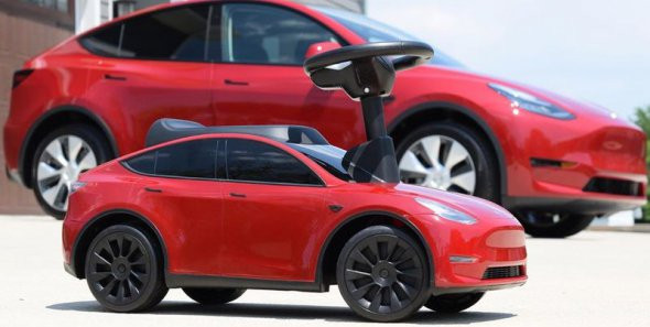 У продажу з'явилося нове авто Tesla вартістю 100 доларів