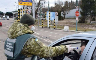 Кабмін заборонив транзит іноземців через Україну