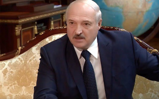 Лукашенко склоняется к досрочным президентским выборам в Беларуси
