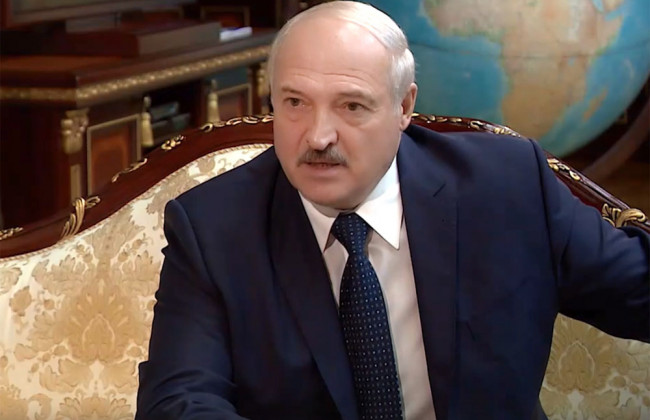 Лукашенко склоняется к досрочным президентским выборам в Беларуси