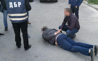 $7000 за  за вплив на слідчого: експрокурор постане перед судом