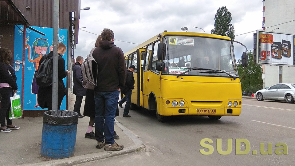 В Киеве прямо на дороге подрались водители маршруток, видео