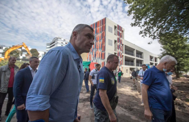 В Киеве возле зоопарка появится большой паркинг на 400 машин: фото