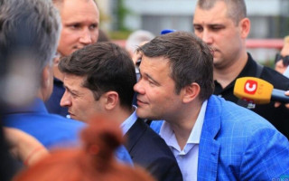 Богдан рассказал, что шептал на ухо Зеленскому на знаменитом фото