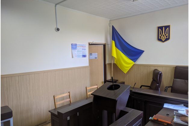 На Запоріжжі чоловік зробив собі харакірі під час судового засідання: відео