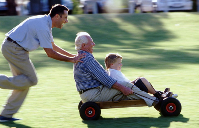 В МВД и пограничной службе Украины по-своему трактуют вопрос о возможности въезда совершеннолетних детей украинцев с иностранным гражданством