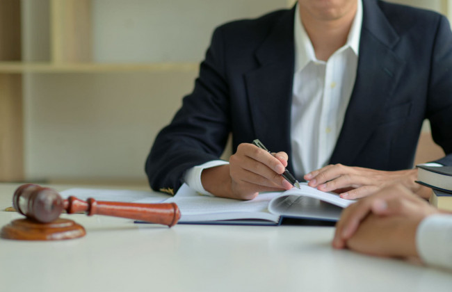 Намагаються помститися: більшість скарг на приватних виконавців надходить від боржників