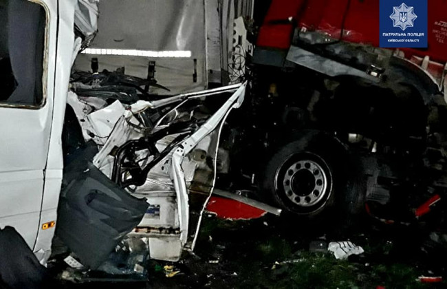 На трасі Київ - Харків сталася масштабна ДТП: 20 осіб постраждало, є загиблі