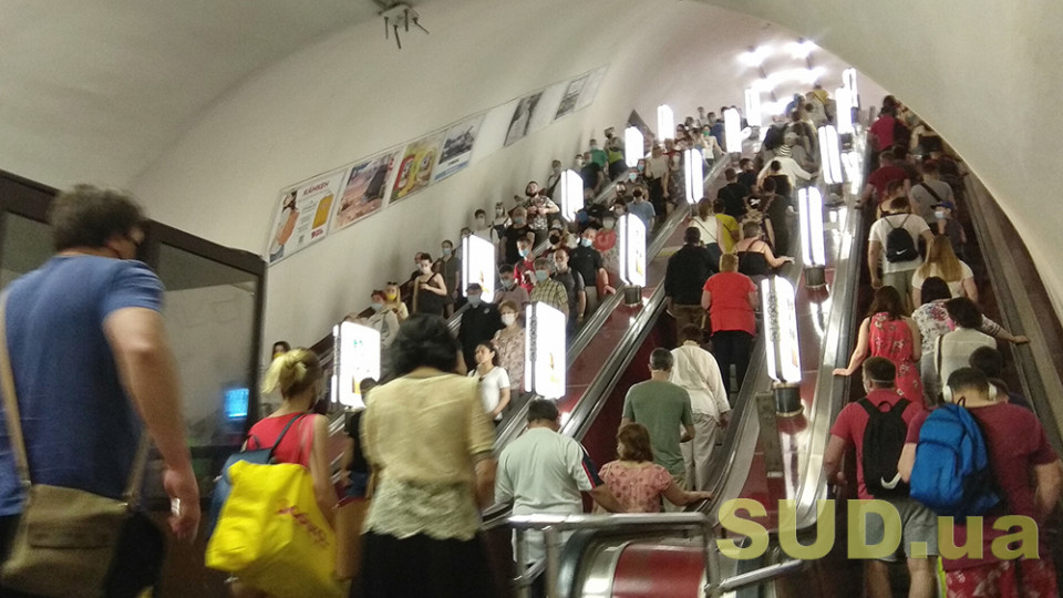 На двух станциях киевского метро ищут бомбу: пассажиров не пускают