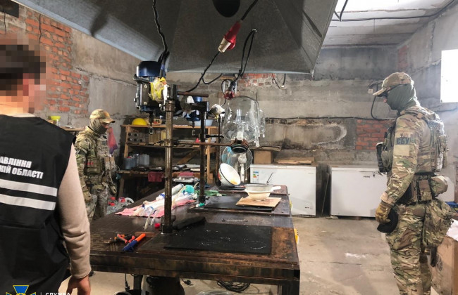 СБУ викрила масштабне угруповання наркодилерів, які збували метадон по всій Україні