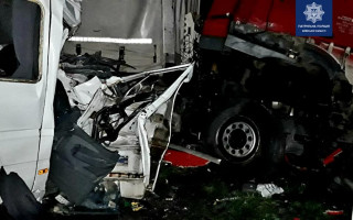 На трасі Київ - Харків сталася масштабна ДТП: 20 осіб постраждало, є загиблі
