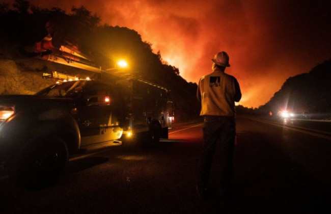 Америка в огне: в США бушуют сотни пожаров, фото