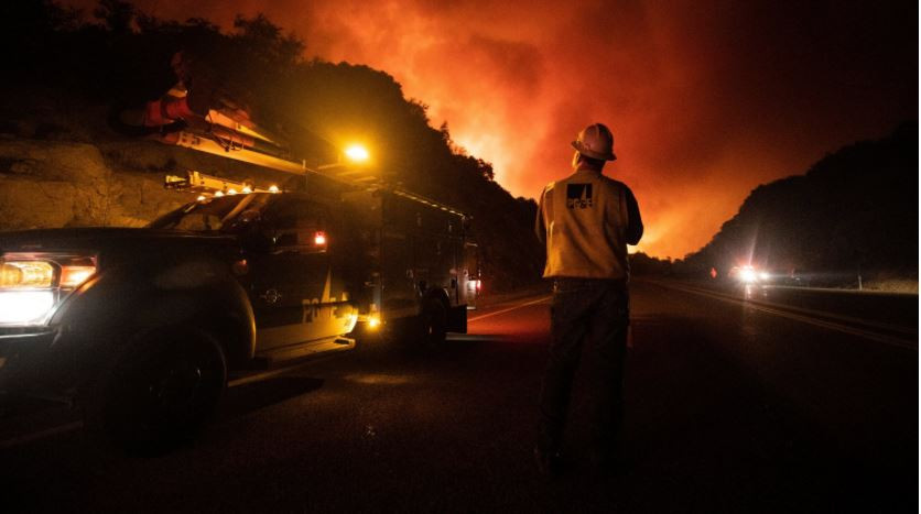 Америка в огне: в США бушуют сотни пожаров, фото
