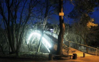 У Черкасах з Моста кохання стрибну чоловік