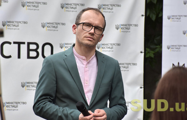 Денис Малюська предложил трудоустроить пожизненно заключенных в call-центр Минюста