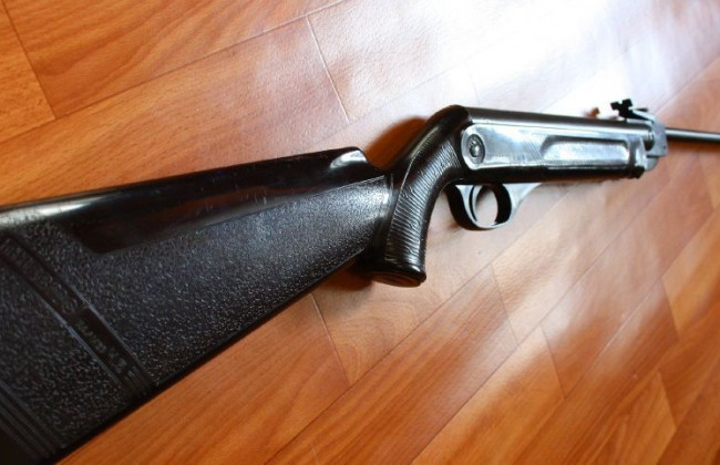 Под Киевом пьяный пенсионер устроил «охоту» на прохожих