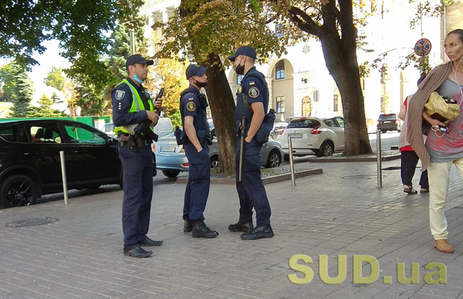 На Киевском автовокзале неадекватный мужчина напал на патрульного