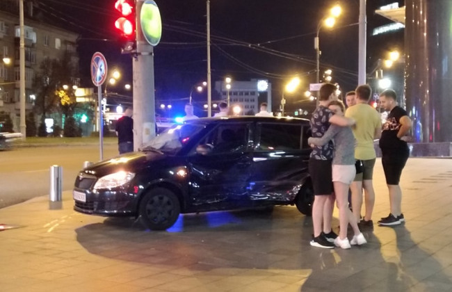 Аварія у центрі Києва біля ТРЦ Гулівер: фоторепортаж