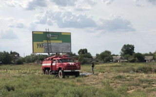Пожежника з Миколаївщини звільнили – розклеював білборди «Слуги народу»
