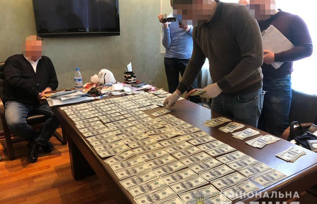 Посадовець Мін'юсту постане перед судом за вимагання $55 000 хабаря