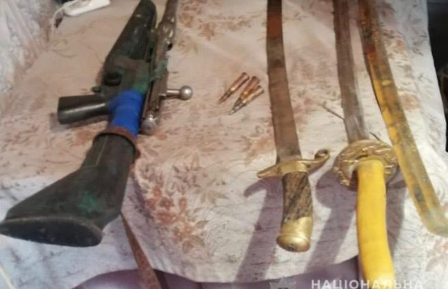 Незаконна колекція – на Київщині чоловік зберігав арсенал зброї