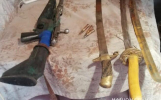 Незаконна колекція – на Київщині чоловік зберігав арсенал зброї